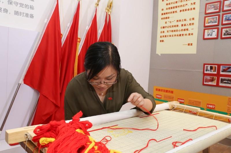 福建多地迎新年初雪多趟列车停运